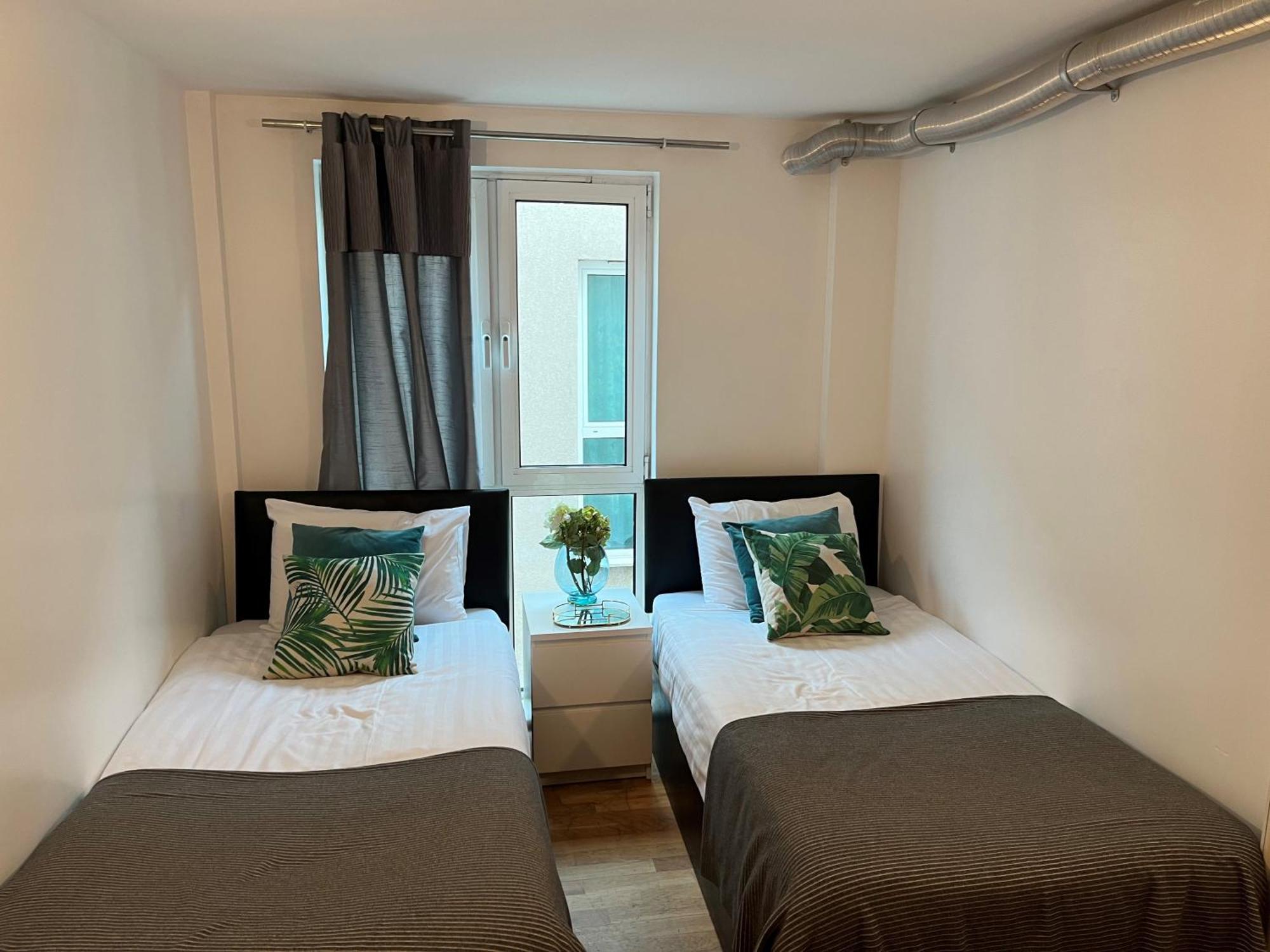 Access Apartments City Лондон Экстерьер фото